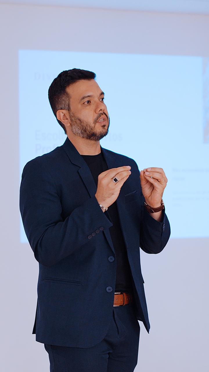 Fellipe Kumabe em palestra 3
