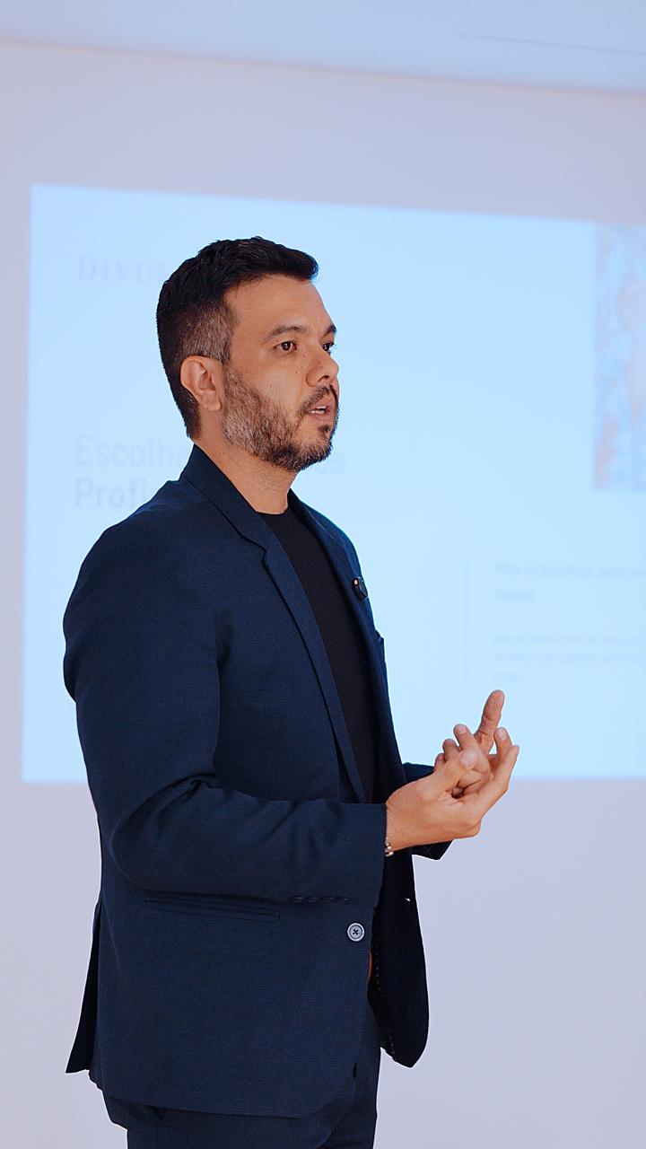 Fellipe Kumabe em palestra 2